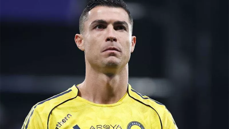 كريستيانو رونالدو يرفع راية التمرد ويرفض ارتداء قميص النصر