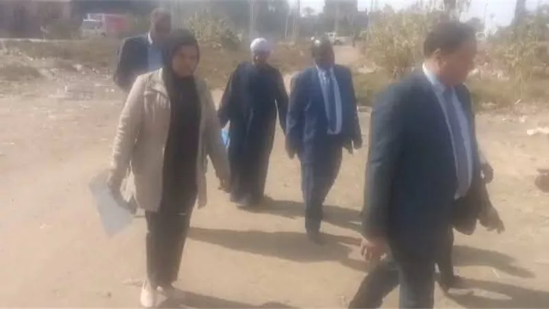 إزالة تعديات على أراضٍ مخصصة لإنشاء مدارس تعليم أساسي بإسنا