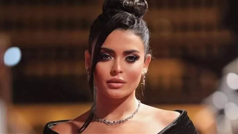 اقتربت من الربع مليون.. إطلالة ستيناتي لـ أسماء جلال تخطف قلوب متابعيها