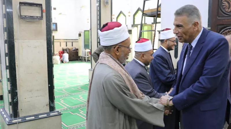 محافظ أسوان: التواصل المباشر مع المواطنين أولوية قصوى لتلبية مطالبهم