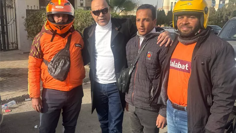 وزير العمل يلتقي عمال الدليفري ويطمئن على أوضاعهم المهنية