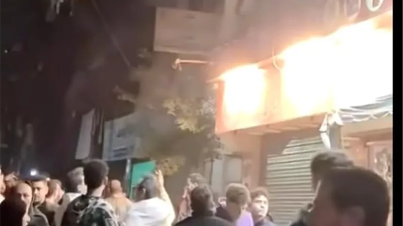 أم تلقي أبناءها من البلكونة في المطرية|انفوجرافيك