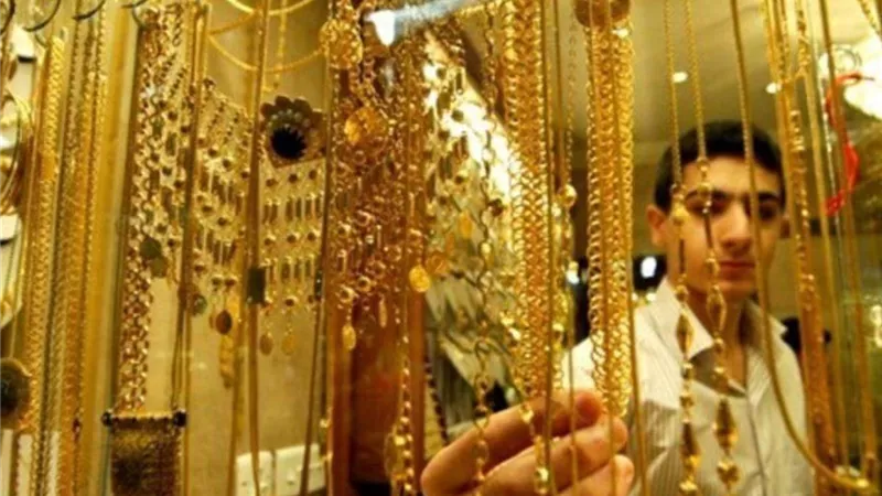 الذهب يتهاوى بعد مكاسب قياسية.. ماذا يحدث في السوق؟|إنفوجراف
