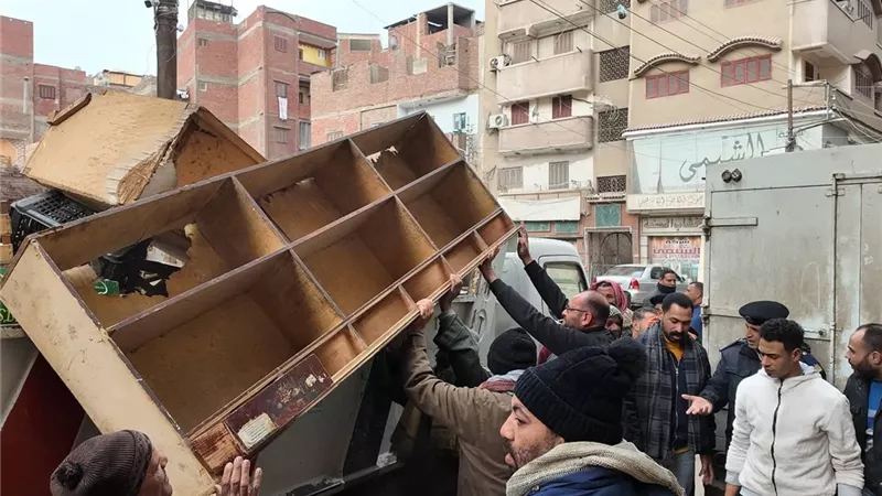 رفع أكثر من 31 إشغالا متنوعا وإزالة مظلات قماشية في كفر الشيخ