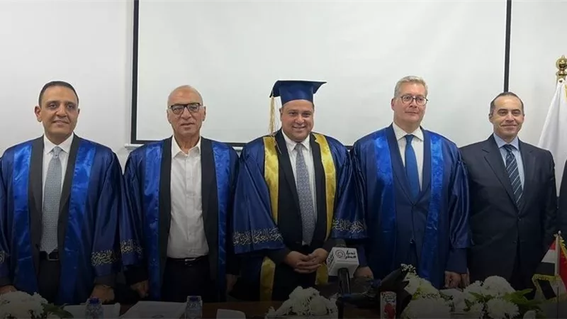 «تنسيقية الأحزاب» تهنؤه.. النائب محمد إسماعيل يحصل على درجة الدكتوراه