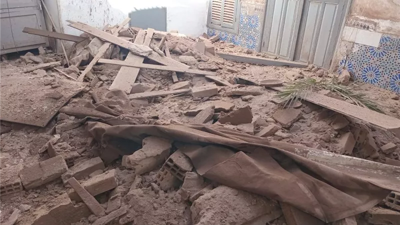وفاة شاب وإصابة 2 إثر انهيار جزء من سينما فاقوس القديم بالشرقية