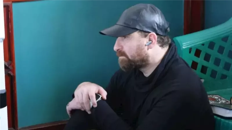 أحمد زاهر وريم البارودي.. توافد نجوم الفن على عزاء والدة نضال الشافعي