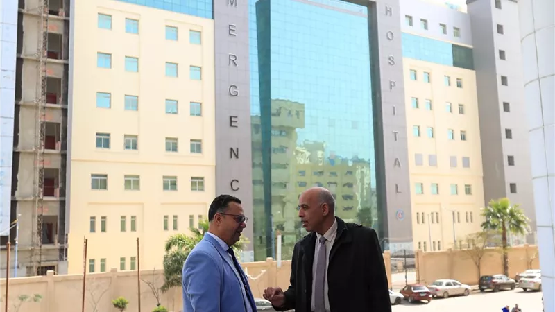 رئيس جامعة كفر الشيخ يتفقد المستشفى الجامعي