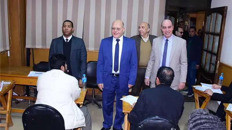الطلاب الوافدون بجامعة سوهاج يؤدون امتحانات الماجستير والدكتوراه