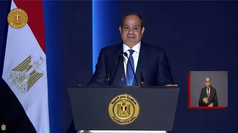 الرئيس السيسي لأسر شهداء الشرطة: لن نوفيكم أبدا رد الجميل عن أبنائكم|فيديو