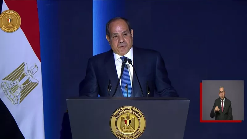 الرئيس السيسي: عزيمة شعبنا هي حائط الصد الذي تتحطم عليه الشائعات|فيديو