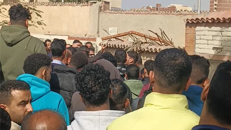 بسبب الاسكوتر.. تشييع جنازة أم ونجلها إثر حريق بالإسماعيلية|فيديو 