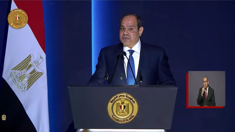 الرئيس السيسي: اللي مش عارف المؤسسة بتاعته فيها أيه يغادر|فيديو
