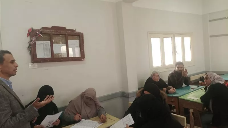 وكيل تعليم كفر الشيخ يتفقد أعمال تصحيح مواد الشهادة الإعدادية