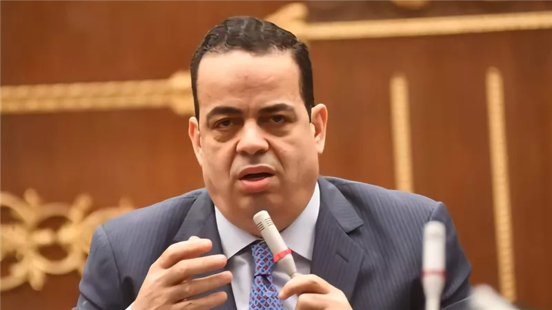 عصام هلال يطالب وزارة الصحة بخطط «إنتاج الدواء» لا مجرد عرض أرقام