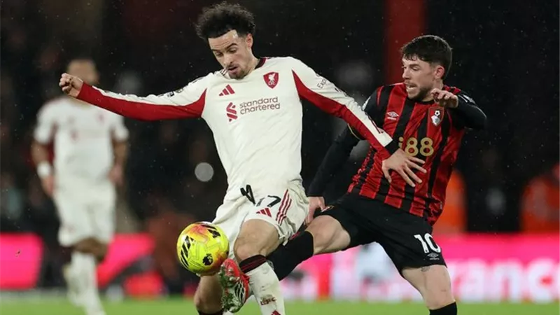 ليفربول يسقط أمام بورنموث بثلاثية قاتلة بمشاركة محمد صلاح