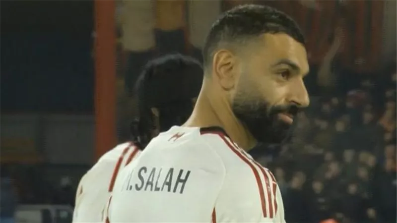 محمد صلاح يقترب من تخطي أساطير الدوري الإنجليزي رغم سقوط ليفربول
