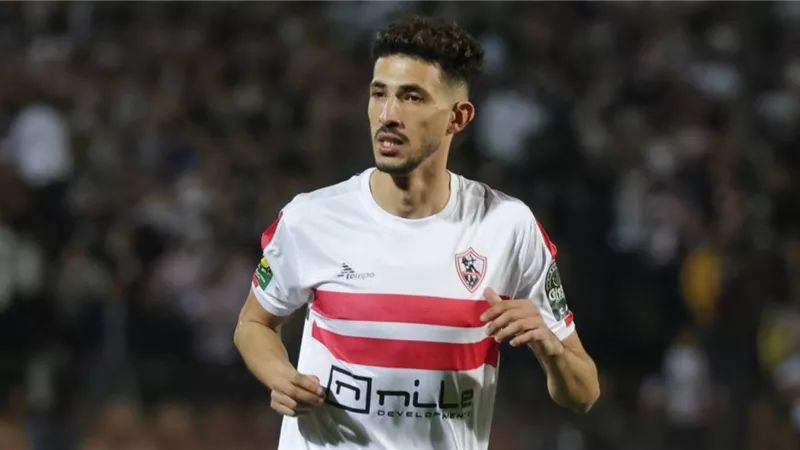 أحمد فتوح يساند الزمالك أمام المصري من مدرجات استاد السويس