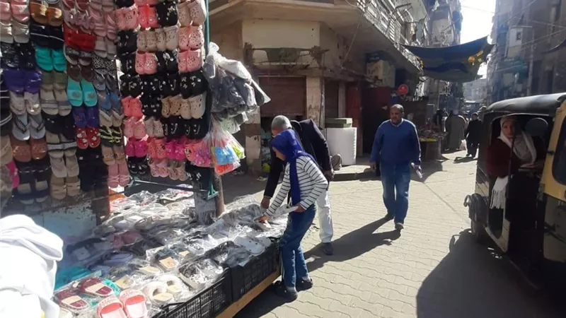 أسيوط تكثف حملاتها لإزالة إشغالات وتعديات الباعة الجائلين