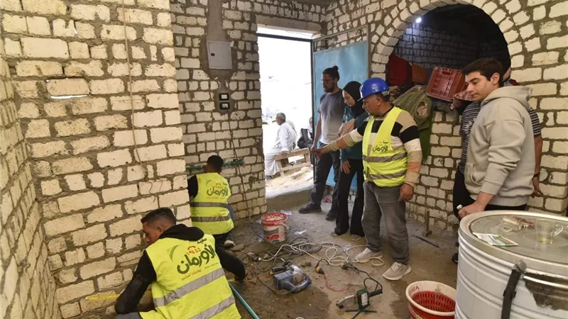 إعادة إعمار وتوصيل مياه وتوزيع بطاطين على الأسر الأولى بالرعاية بالفيوم