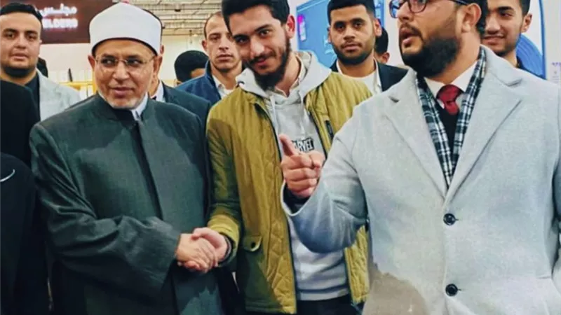 طلاب «من أجل مصر» في ضيافة جناح الأزهر بمعرض للكتاب|صور