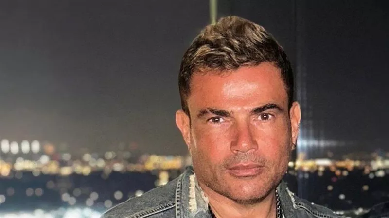 من منزل العندليب.. عمرو دياب يثير الجدل بصورة نادرة
