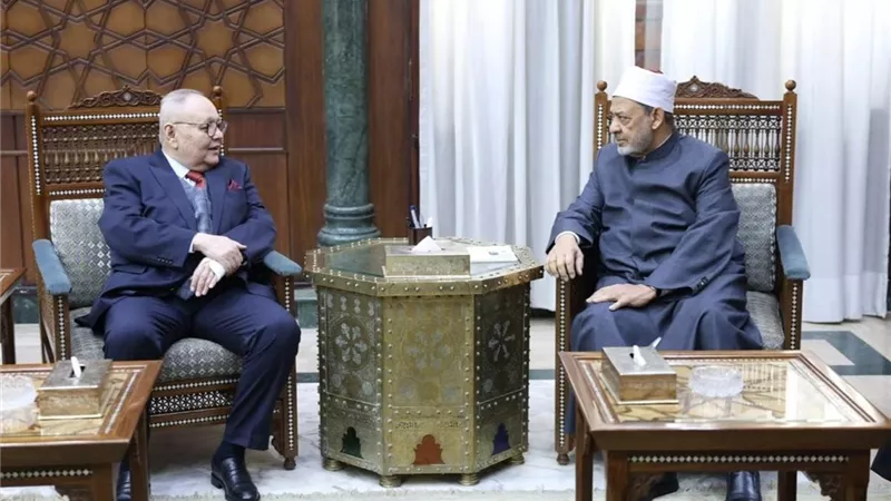 الإمام الأكبر يستقبل رئيس مجلس الدولة ويشيد بدور القضاء في حماية الحقوق