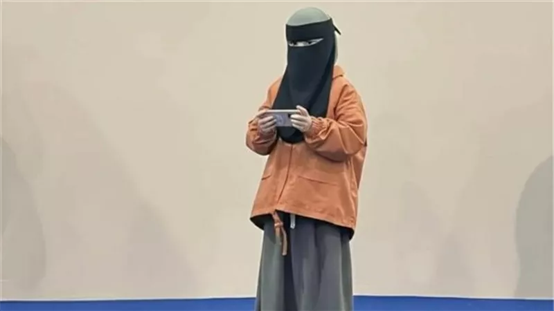 والدة طفلة روسية متنقبة تكشف كواليس رحلتها داخل معرض الكتاب