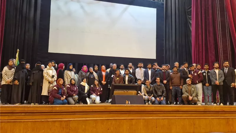 كلية طب قصر العيني تُجري تجربة تنظيمية شاملة لحفل تخرج الطلاب الوافدين