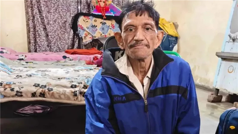 قصة رجل هندي يكسب الرحمة بظهوره المتواضع ويجمع ثروة في السر|فيديو