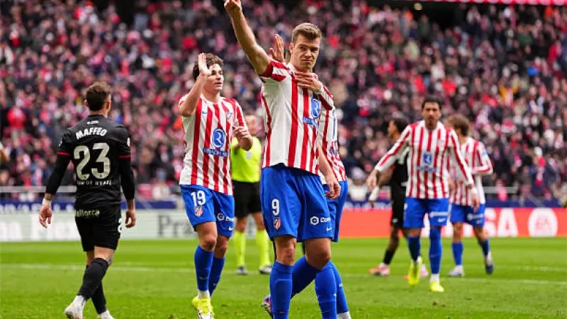 أتلتيكو مدريد يواصل مطاردة الصدارة بثلاثية في مرمى مايوركا