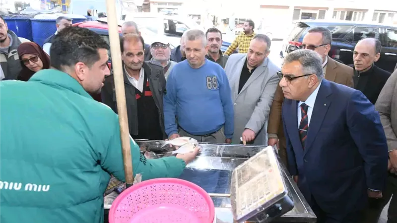 محافظ الدقهلية يتفقد المعرض الدائم للسلع الغذائية بحي غرب المنصورة 