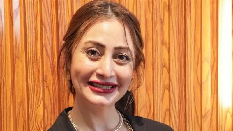 بوست طفل.. منة تيسير تعلق على منشور نادر أبو الليف 