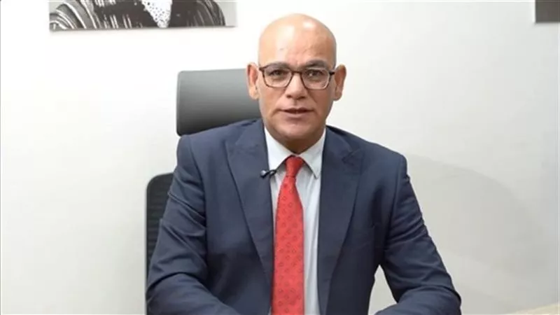 «قنديل» يتحدث عن تحركات إعداد قانون يحمي الأطفال من «الفوضى الرقمية»|خاص