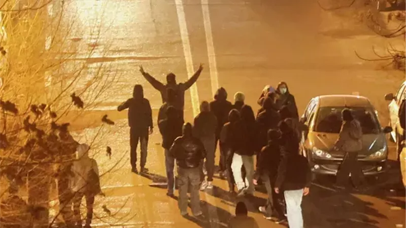 كلاشينكوف وصاعق.. شرطة إيران تعتقل أكثر من 200 متظاهر 