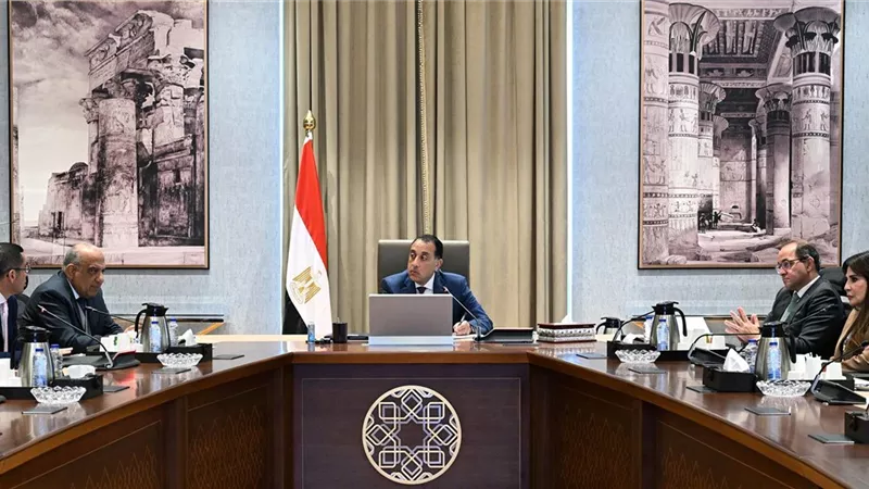 رئاسة الوزراء تبحث تصفية التشابكات المالية وتحسين خدمات الطاقة 