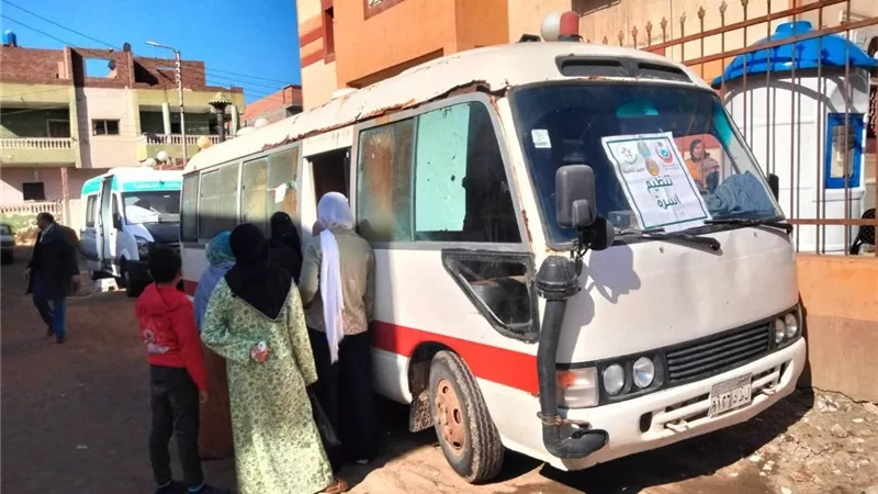 «جايين لأهالينا».. إقبال على القافلة الطبية بقرية الكفر الشرقي بكفر الشيخ