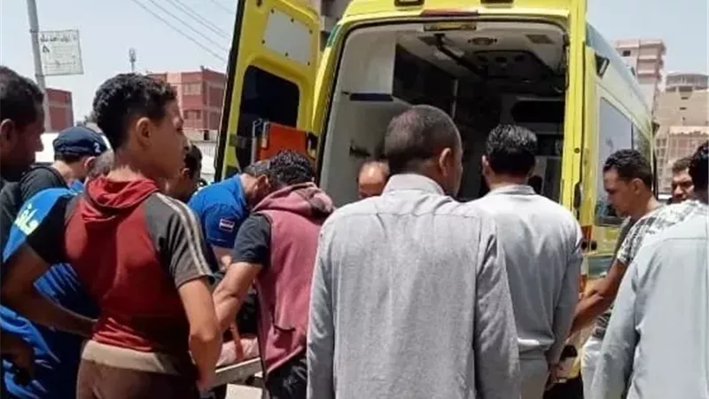 مصرع شابين وإصابة ثالث في تصادم ميني باص وموتوسيكل بسمالوط