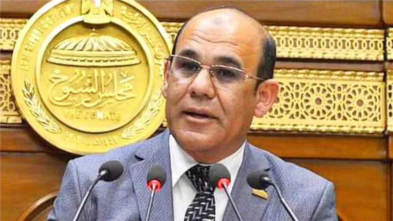 أحمد خشانة يطالب بحل أزمة تعيين حملة الماجستير والدكتوراه وأوائل الخريجين 