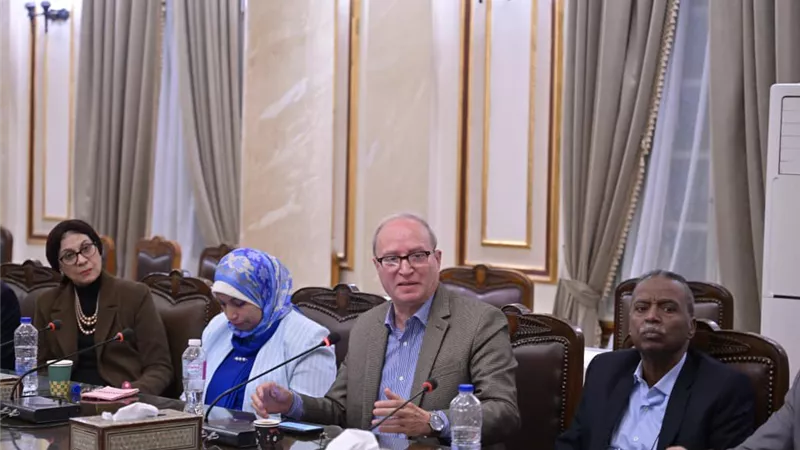 جامعة القاهرة تعزز قدرات بيوت الخبرة لخدمة البحث العلمي