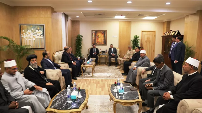 محافظ أسوان يقدم التهنئة لمدير الأمن والقيادات بمناسبة عيد الشرطة 