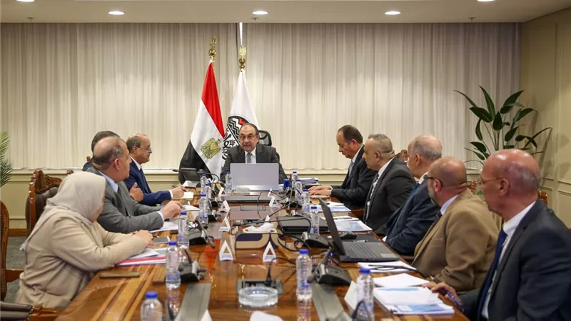 باستثمارات 39 مليون دولار..وزير قطاع الأعمال يتابع مستجدات أول مصنع للكلور