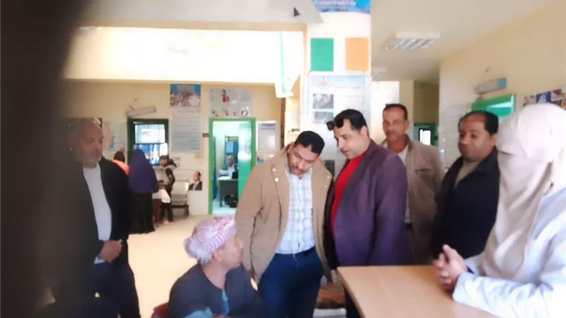 توقيع الكشف على 780 حالة باليوم الأول للقافلة الطبية بعرب القداديح بأسيوط