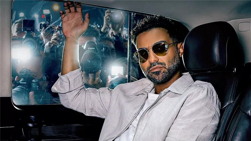 «يا صاصا».. تهنئة أحمد فهمي لـ صلاح عبد الله بعيد ميلاده