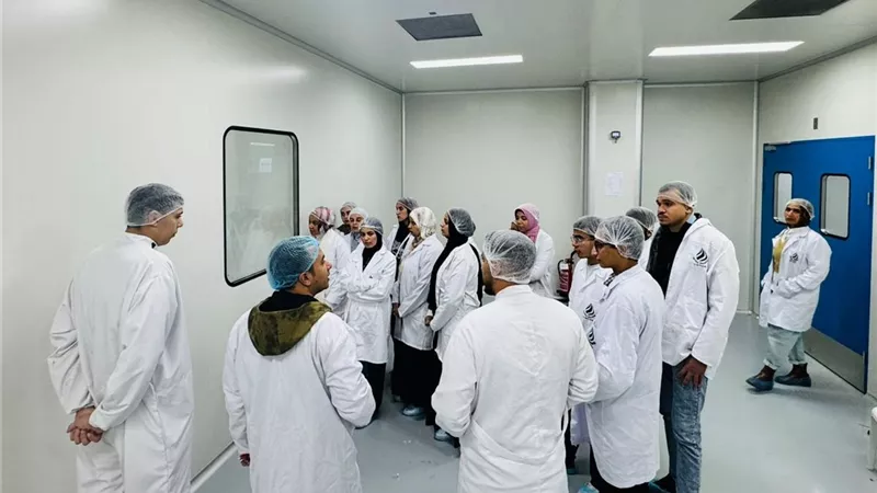 «أسيوط التكنولوجية» تنظم تدريبًا لطلابها في مصانع الأدوية بالإسكندرية