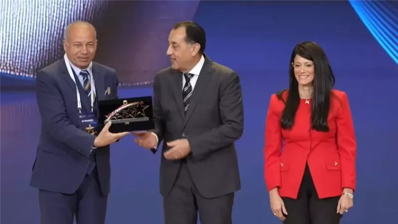 رئيس جامعة المنصورة: جائزة التميز الحكومي دافع قوي للنجاح|خاص