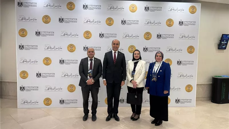 رئيس جامعة دمنهور يشهد احتفالية 
