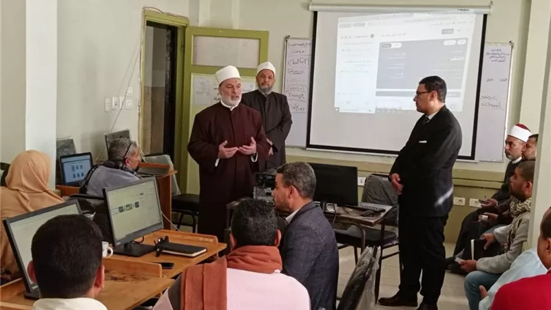 رئيس سوهاج الأزهرية يتفقد برنامج 