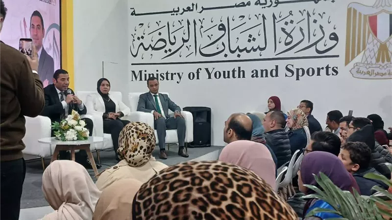 أعضاء برلمان الشباب بكفر الشيخ يزورون جناح «الرياضة» بمعرض الكتاب