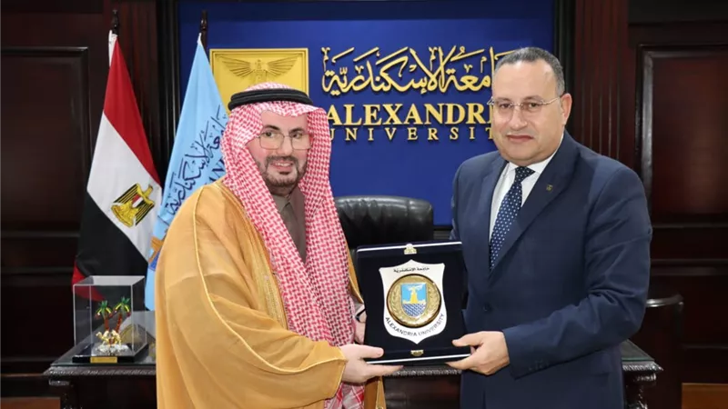 رئيس جامعة الإسكندرية يستقبل قنصل عام المملكة العربية السعودية